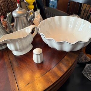 Vintage 4 Piece Alco Industries White Clam Shell Bowl, Platter Tray, Gravy Boat
